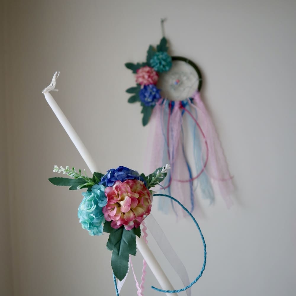 Χειροποίητο Πασχαλινό σετ για κορίτσι με λαμπάδα ονειροπαγίδα, Ροζ και μπλε λουλούδια