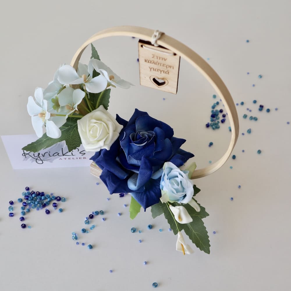 Στεφάνι με μπλε λουλούδια για πρωτομαγιά, διακόσμηση με μπλε λουλούδια