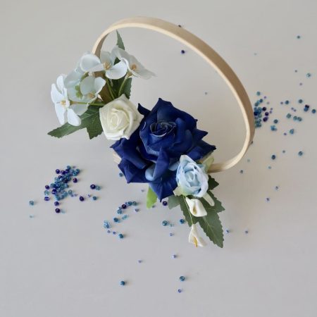 Στεφάνι με μπλε λουλούδια για πρωτομαγιά, διακόσμηση με μπλε λουλούδια