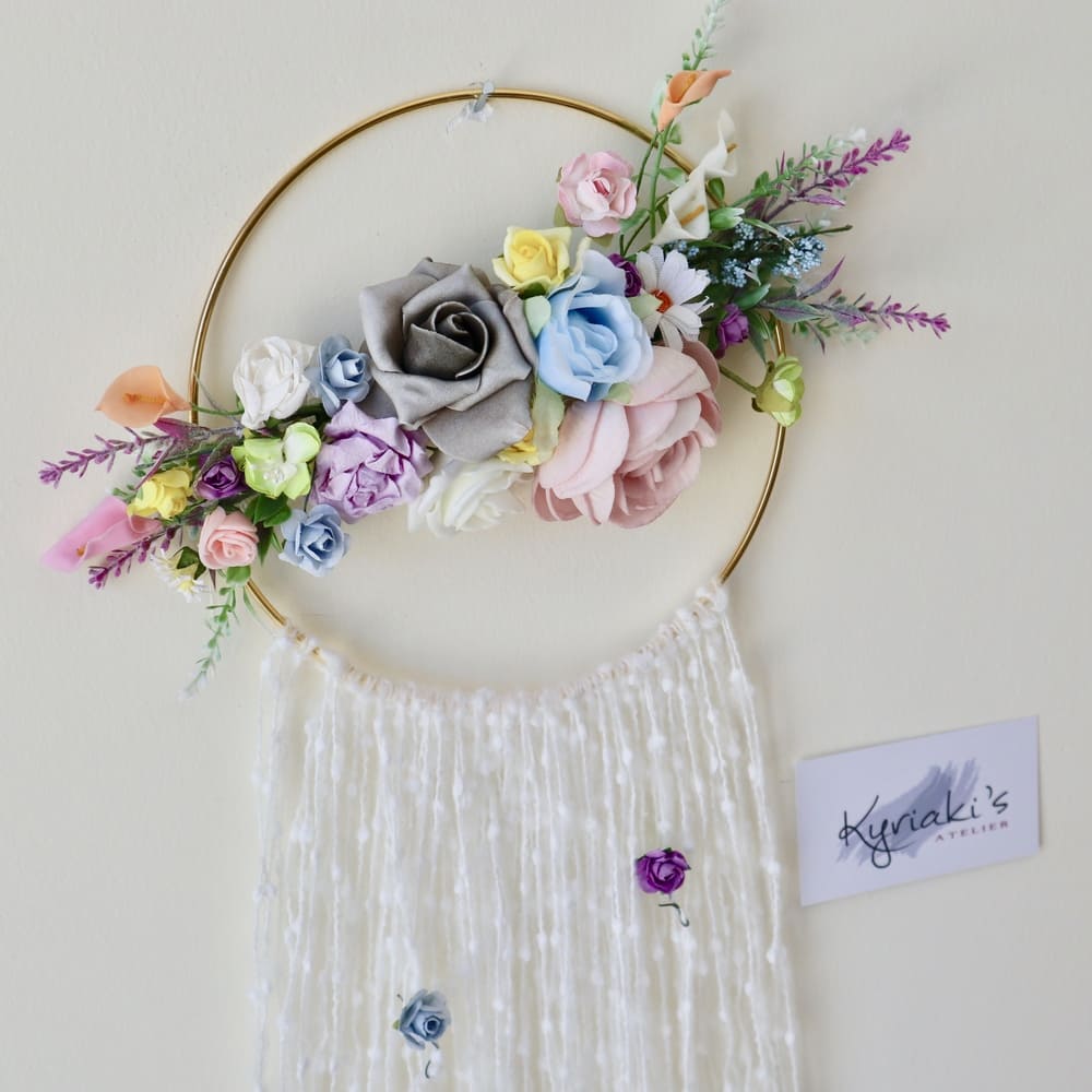 Μοναδική ονειροπαγίδα με πολύχρωμα λουλούδια, νεραιδένια διακόσμηση, σε κοριτσίστικο δωμάτιο, δώρο για βάπτιση κορίτσι, θέμα νεράιδες, λουλουδένιες ονειροπαγίδες, πρωτότυπες ονειροπαγίδες