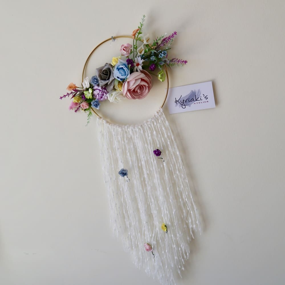 Μοναδική ονειροπαγίδα με πολύχρωμα λουλούδια, νεραιδένια διακόσμηση, σε κοριτσίστικο δωμάτιο, δώρο για βάπτιση κορίτσι, θέμα νεράιδες, λουλουδένιες ονειροπαγίδες, πρωτότυπες ονειροπαγίδες