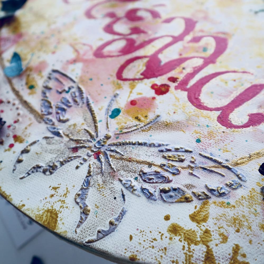 Χειροποίητος πίνακας με όνομα, κάδρο με πεταλούδες, κοριτσίστικος καμβάς με πεταλούδες, δώρο βάπτισης με όνομα για κορίτσι και πεταλούδες, βάλε χρώμα και γκλίντερ στο κοριτσίστικο δωμάτιο